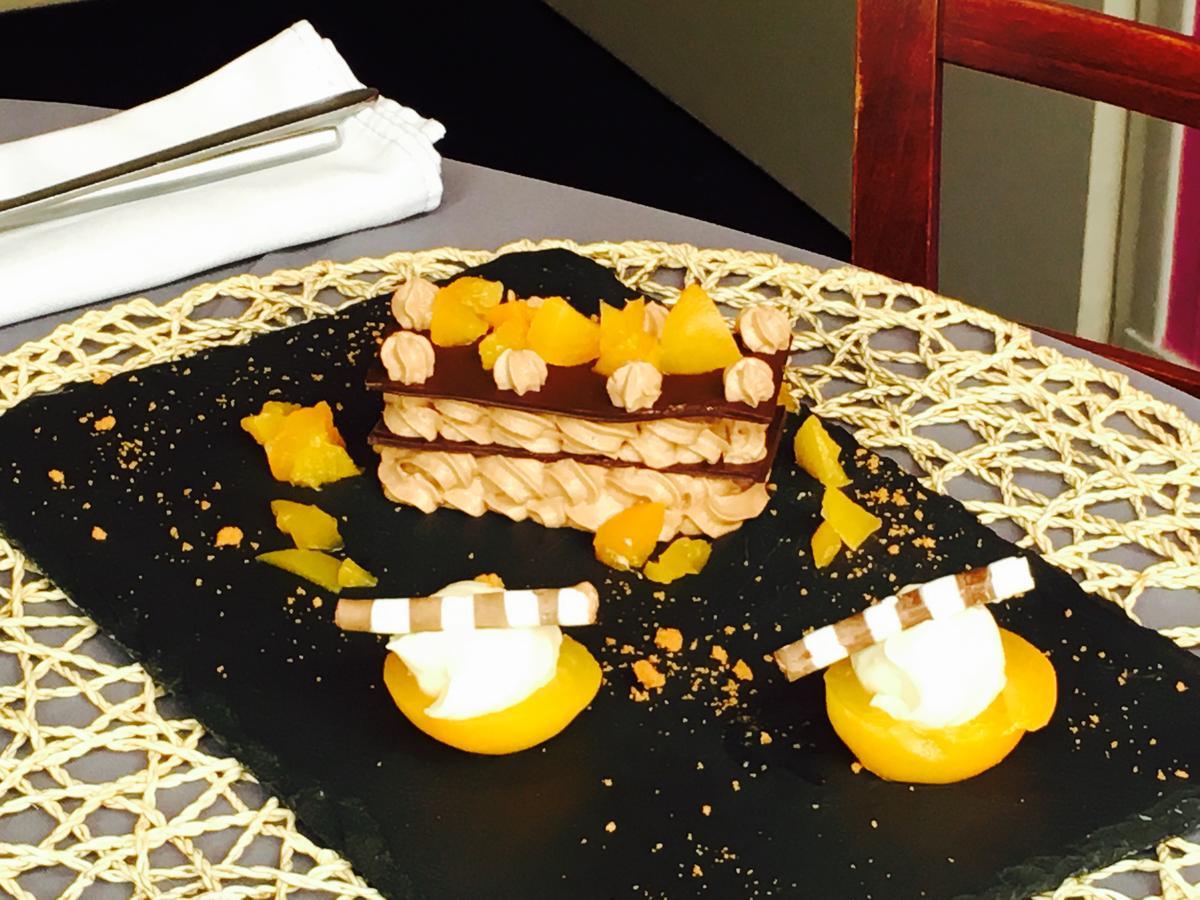 Hotel Restaurant Le Cheval Blanc Argentré-du-Plessis Dış mekan fotoğraf